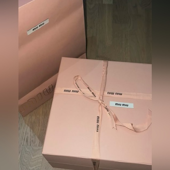 💗 NEW Miu Miu Blush Pink Box Large - Picture 1 of 5